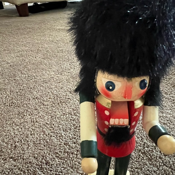 Santa’s Workbench 10’ nutcracker - Picture 3 of 7